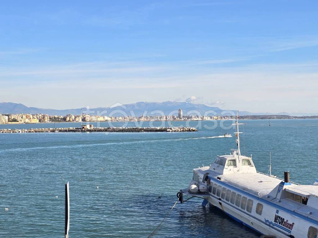 appartamento in vendita ad Anzio in zona Mare