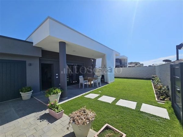 casa indipendente in vendita ad Anzio