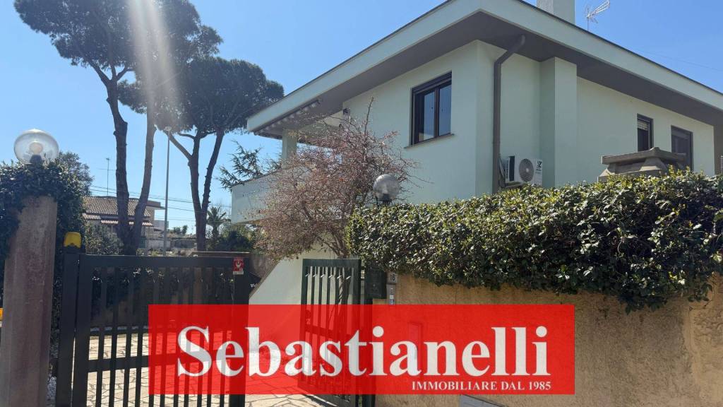 appartamento in vendita ad Anzio in zona Villa Claudia