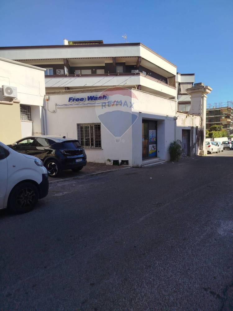 locale commerciale in vendita ad Anzio