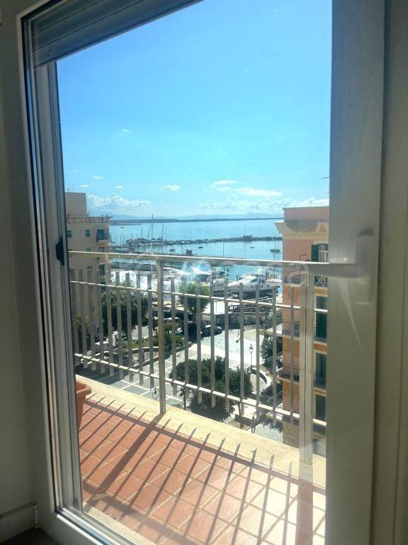 appartamento in vendita ad Anzio in zona Mare