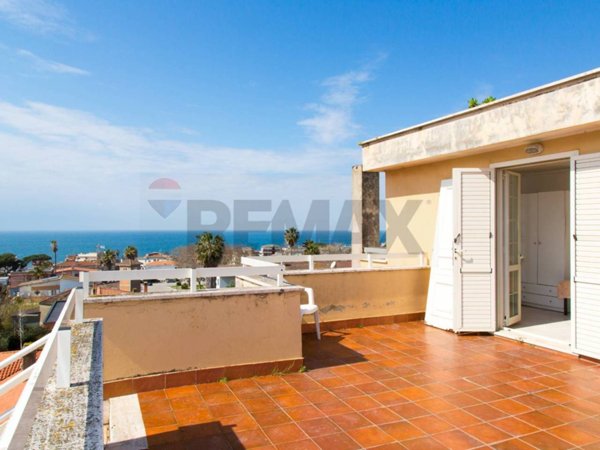 appartamento in vendita ad Anzio in zona Lido delle Sirene