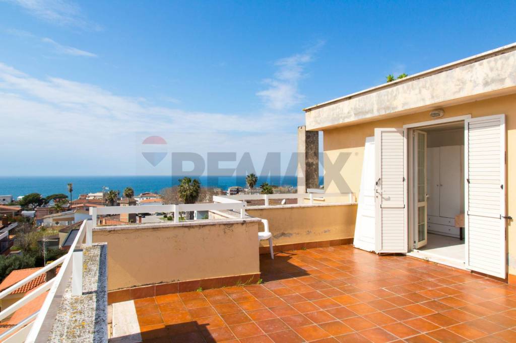 appartamento in vendita ad Anzio in zona Lido delle Sirene