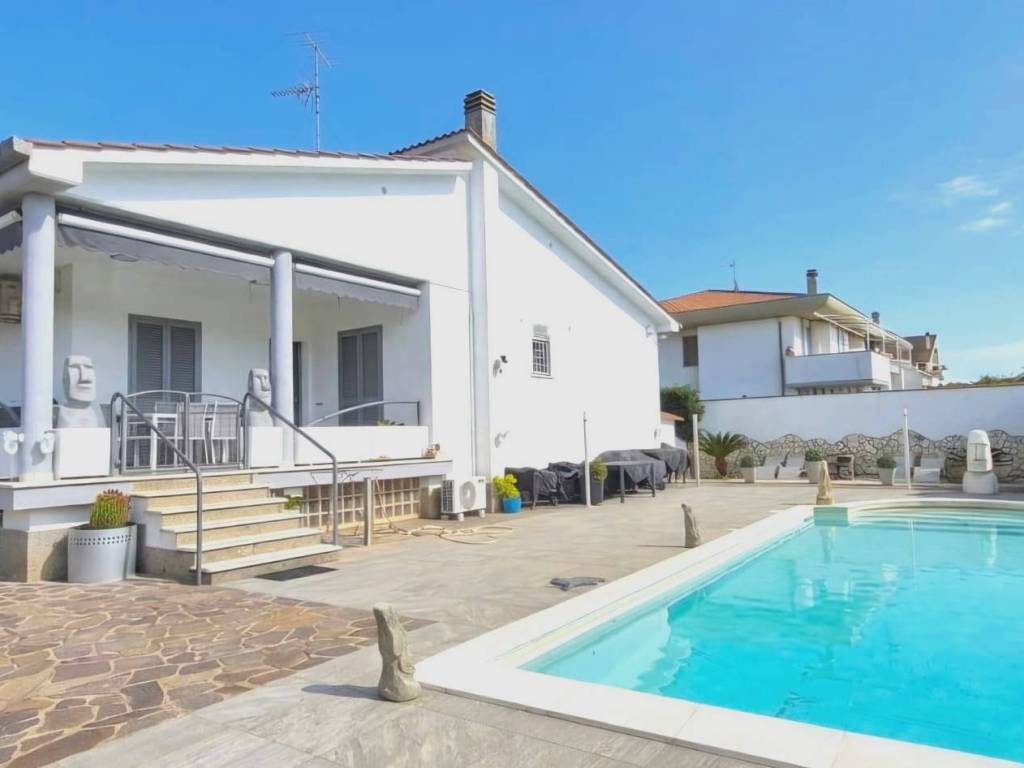 casa indipendente in vendita ad Anzio in zona Stazione