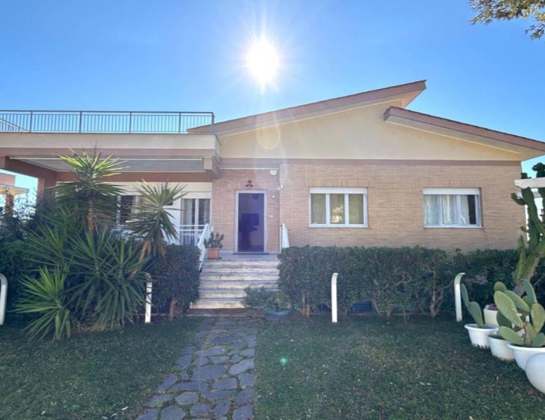 casa indipendente in vendita ad Anzio in zona Lido dei Gigli