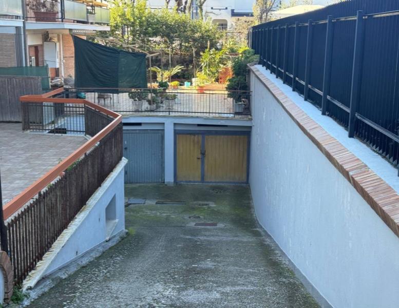 box auto in vendita ad Anzio in zona Mare
