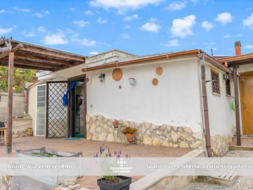 casa indipendente in vendita ad Anzio in zona Stazione