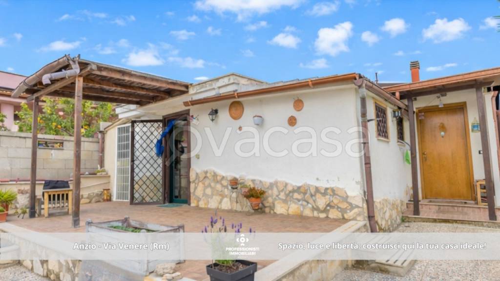 casa indipendente in vendita ad Anzio in zona Stazione