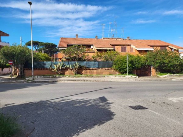casa indipendente in vendita ad Anzio in zona Mare
