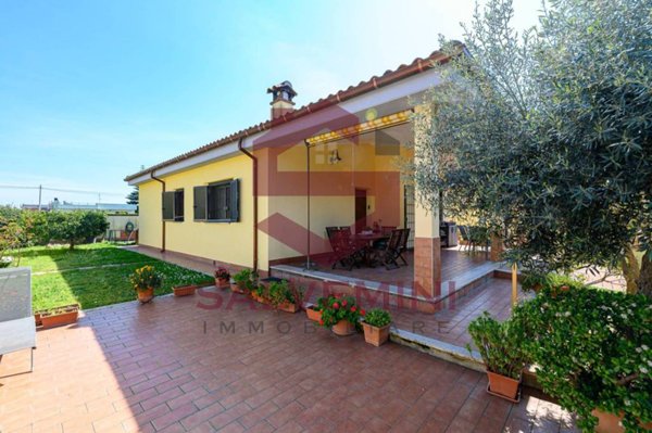 casa indipendente in vendita ad Anzio in zona Villa Claudia