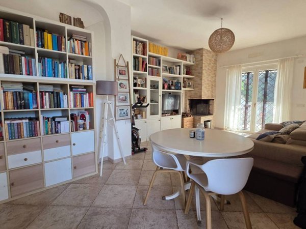 casa indipendente in vendita ad Anzio in zona Mare