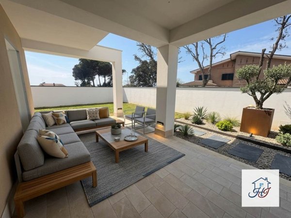 casa indipendente in vendita ad Anzio in zona Villa Claudia