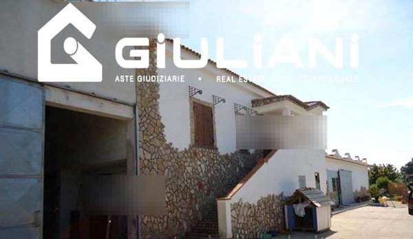 locale di sgombero in vendita ad Anzio