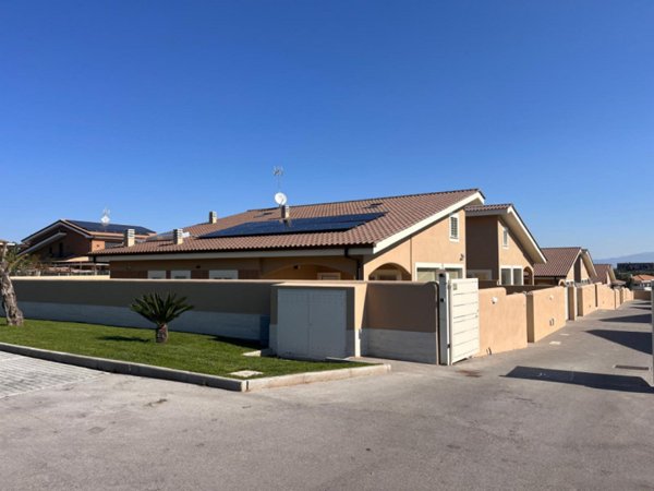 casa indipendente in vendita ad Anzio