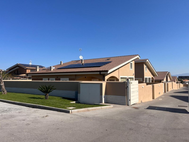 casa indipendente in vendita ad Anzio