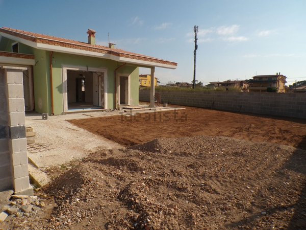 casa indipendente in vendita ad Anzio in zona Villa Claudia