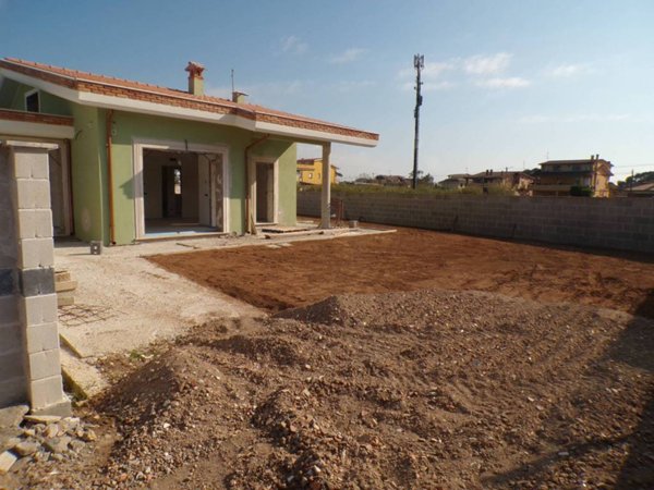 casa indipendente in vendita ad Anzio in zona Villa Claudia