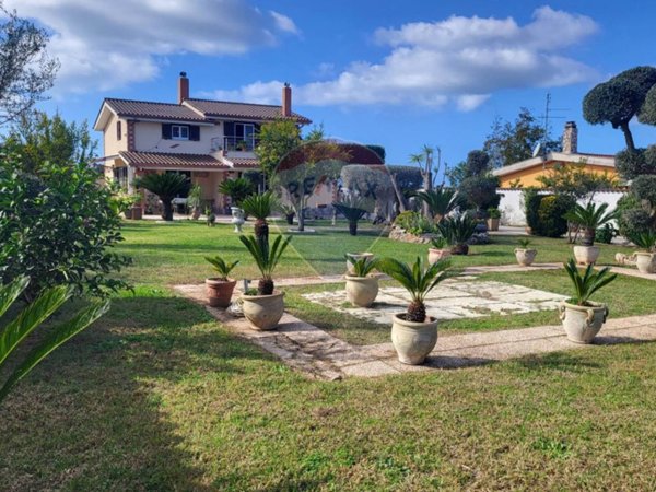 casa indipendente in vendita ad Anzio in zona Lido dei Pini