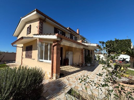 casa indipendente in vendita ad Anzio