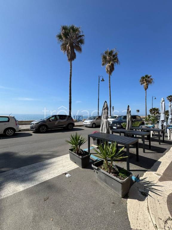 negozio in vendita ad Anzio in zona Mare