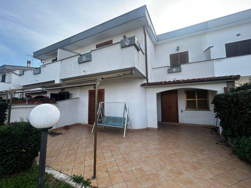 casa indipendente in vendita ad Anzio in zona Villa Claudia