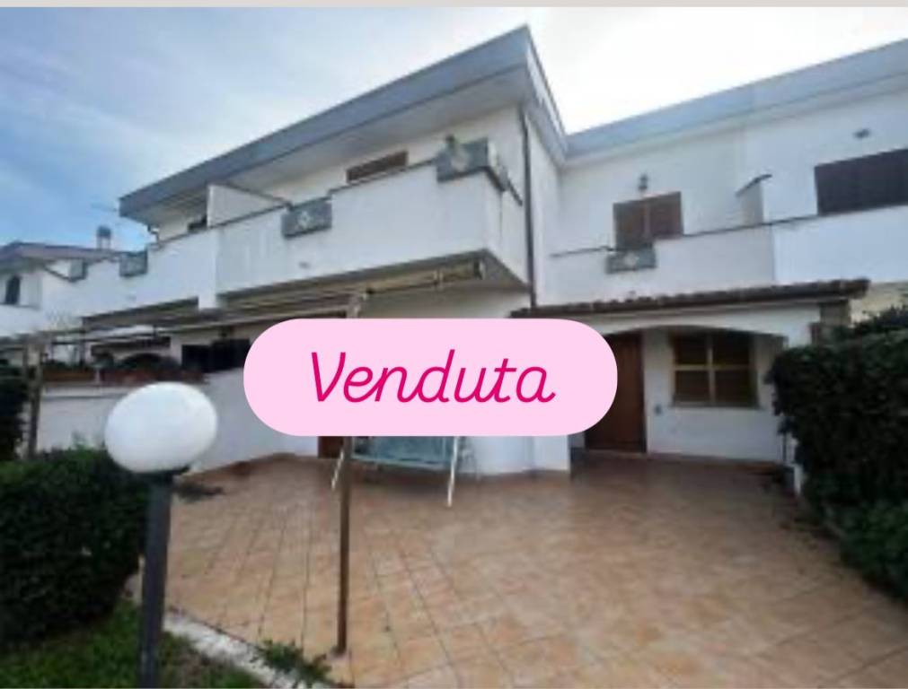 casa indipendente in vendita ad Anzio in zona Villa Claudia