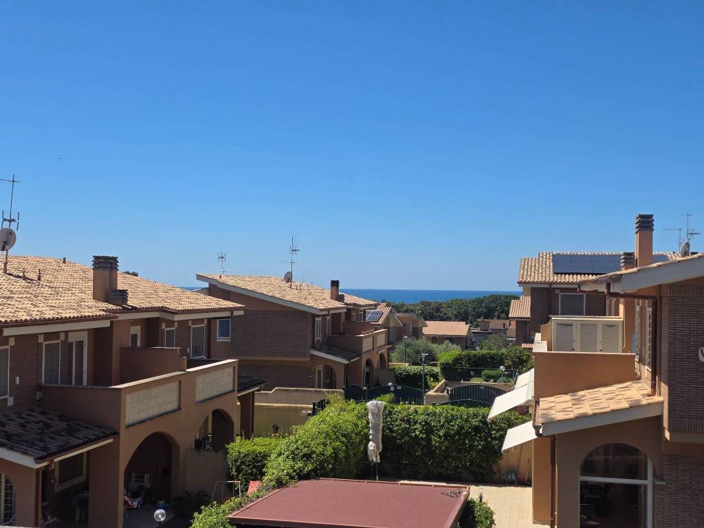 casa indipendente in vendita ad Anzio in zona Mare
