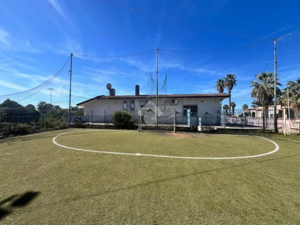 negozio in vendita ad Anzio in zona Lido dei Pini