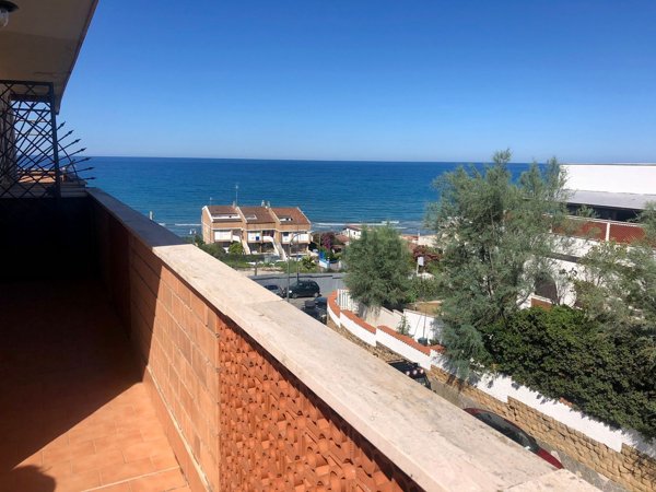 appartamento in vendita ad Anzio in zona Mare