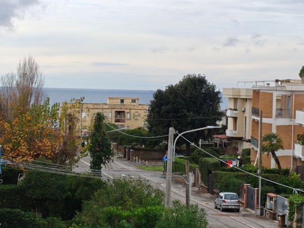 appartamento in vendita ad Anzio in zona Mare