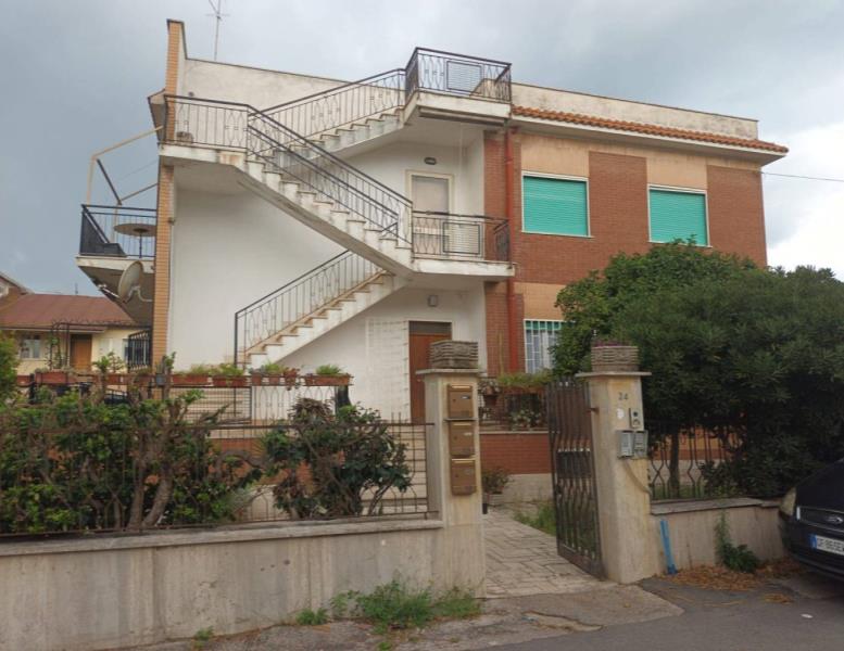 appartamento in vendita ad Anzio in zona Mare