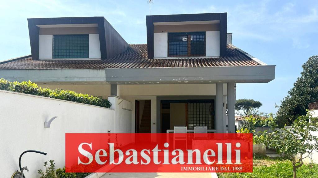 casa indipendente in vendita ad Anzio in zona Mare