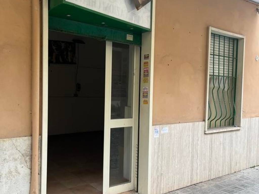 negozio in vendita ad Anzio