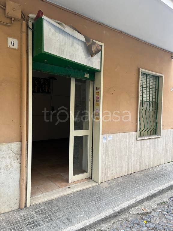 negozio in vendita ad Anzio