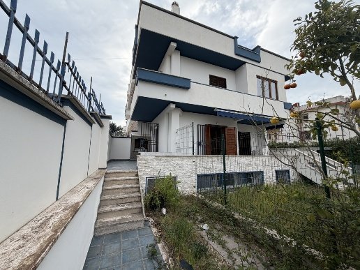 casa indipendente in vendita ad Anzio in zona Mare