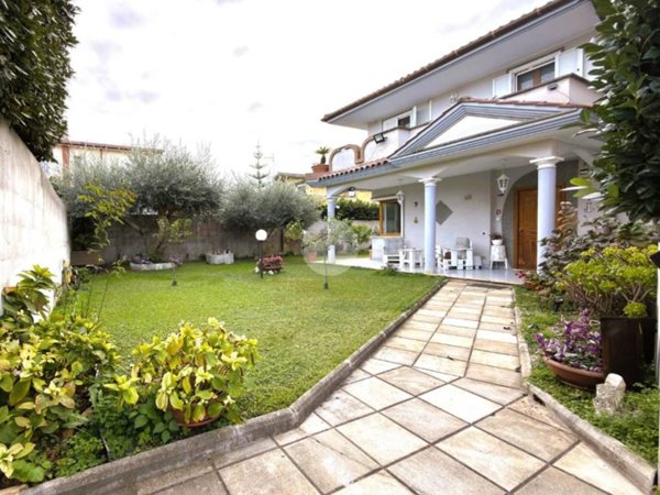 casa indipendente in vendita ad Anzio in zona Mare