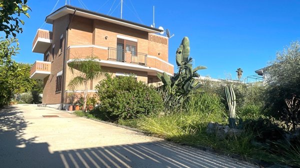 casa indipendente in vendita ad Anzio in zona Mare