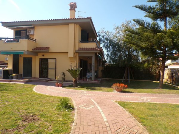 casa indipendente in vendita ad Anzio in zona Mare