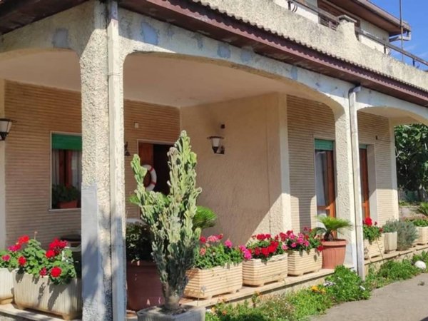 casa indipendente in vendita ad Anzio in zona Villa Claudia