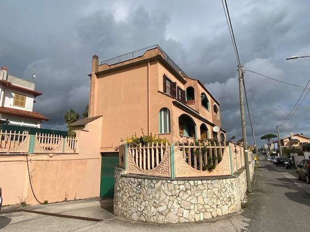 casa indipendente in vendita ad Anzio in zona Mare