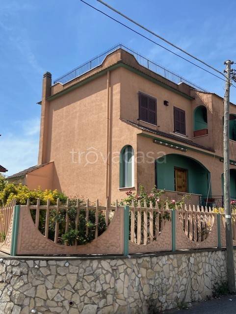casa indipendente in vendita ad Anzio in zona Stazione