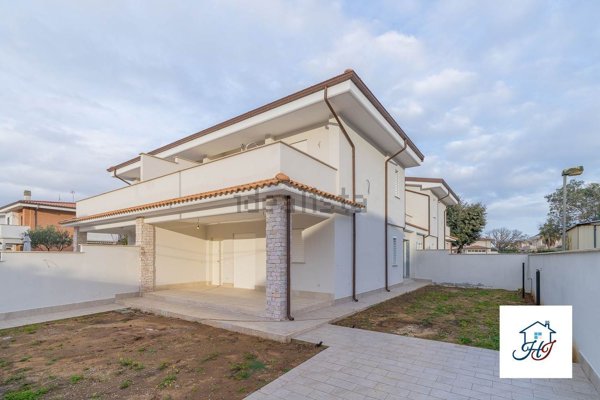 casa indipendente in vendita ad Anzio in zona Villa Claudia