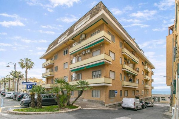 appartamento in vendita ad Anzio in zona Mare