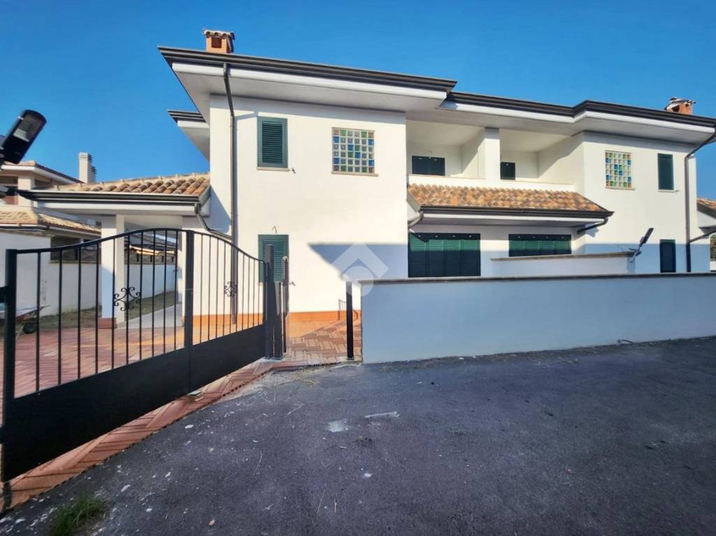 casa indipendente in vendita ad Anzio in zona Anzio Colonia