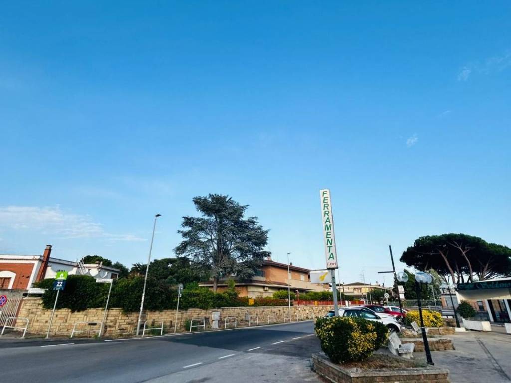 locale di sgombero in vendita ad Anzio in zona Mare