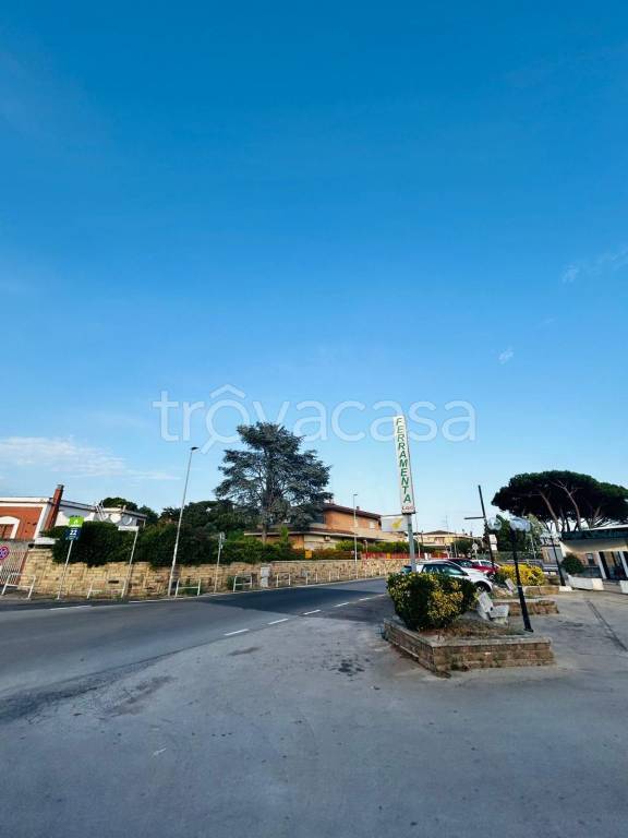 locale di sgombero in vendita ad Anzio