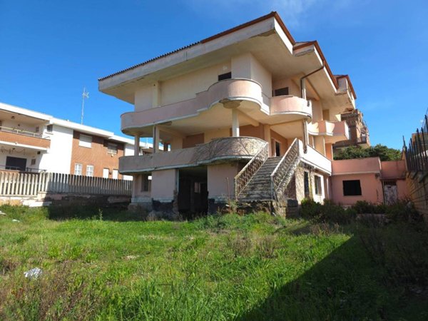 intera palazzina in vendita ad Anzio in zona Lido delle Sirene