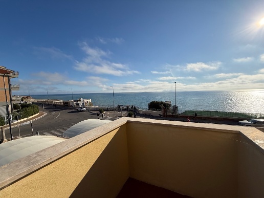 appartamento in vendita ad Anzio in zona Mare