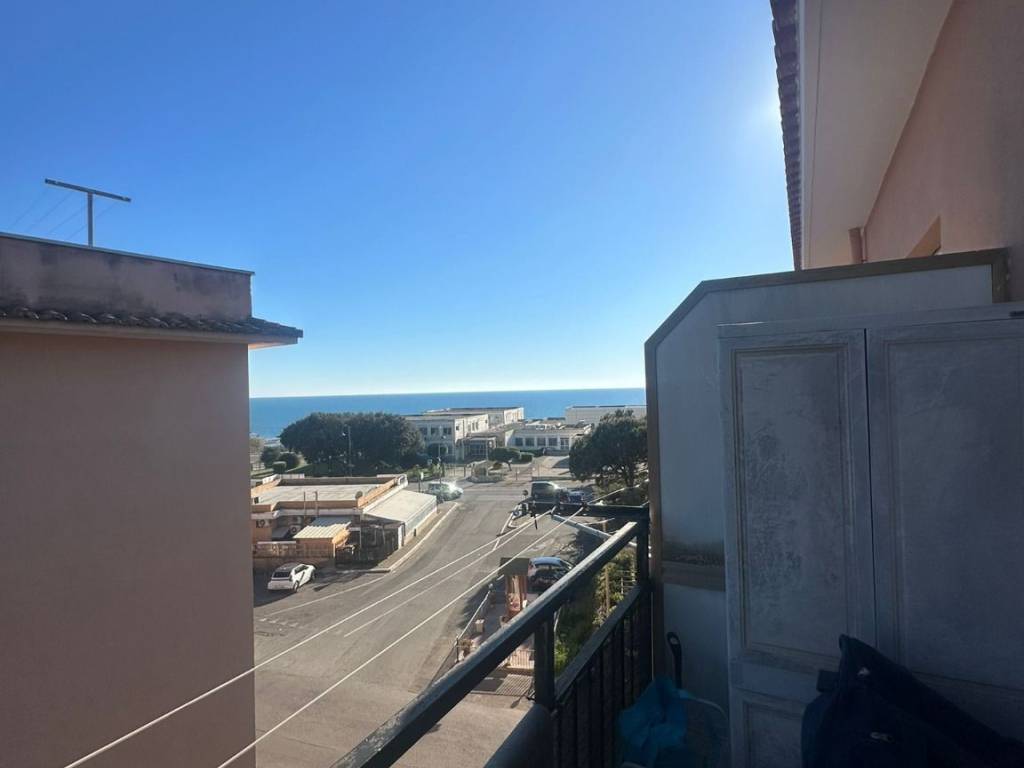 appartamento in vendita ad Anzio in zona Anzio Colonia