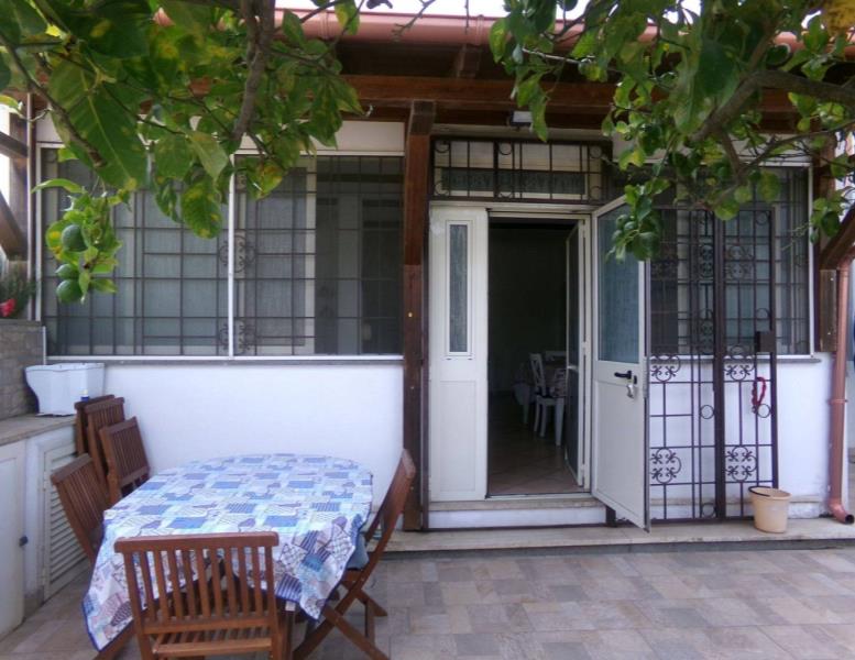 appartamento in vendita ad Anzio in zona Mare